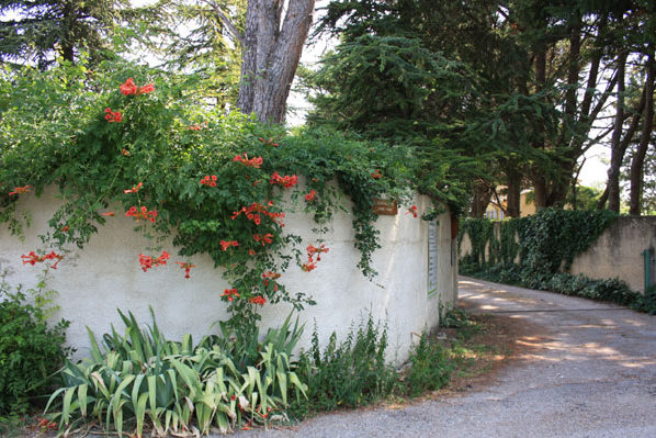 Entrée principale de la Maison des Invités