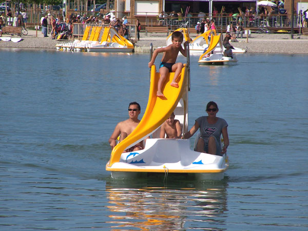 Pédalos sur le Lac de Beaulieu