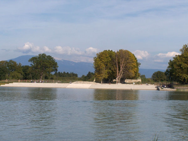 Lac de Beaulieu et Dentelles de Montmirail