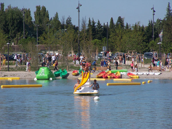 Pédalos sur le Lac de Beaulieu