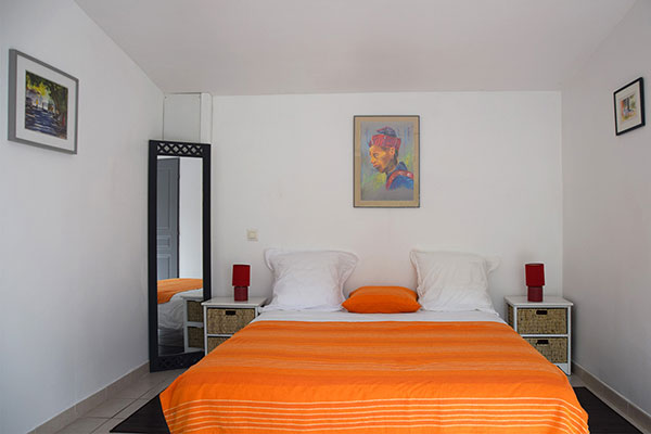 Chambre avec un lit double 160 cm x 200 cm
