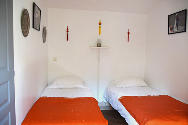 Chambre 2 avec 2 lits jumeaux en 80 cm x 190 cm