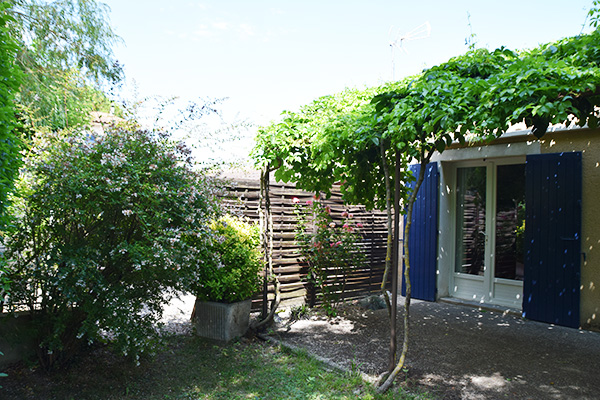 Vue du salon d'été de la chambre d'hôtes